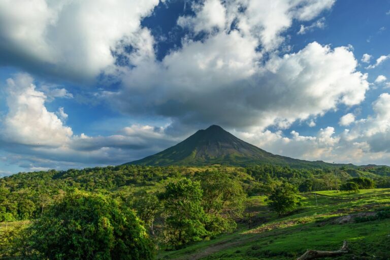 Costa Rica eco-aventura: Volcanes, selva y playas en 10 días