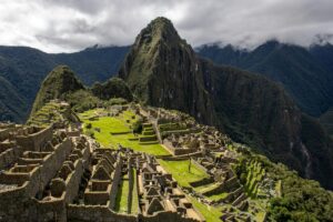 Machu Picchu y el Valle Sagrado: Guía práctica para viajeros latinos