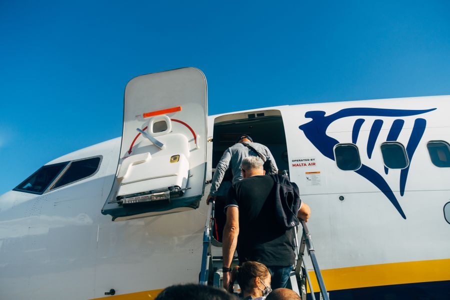 Cómo usar millas de aerolíneas de EE.UU. para viajar a Latinoamérica en 2026 2 Tarjetas de crédito de bancos estadounidenses